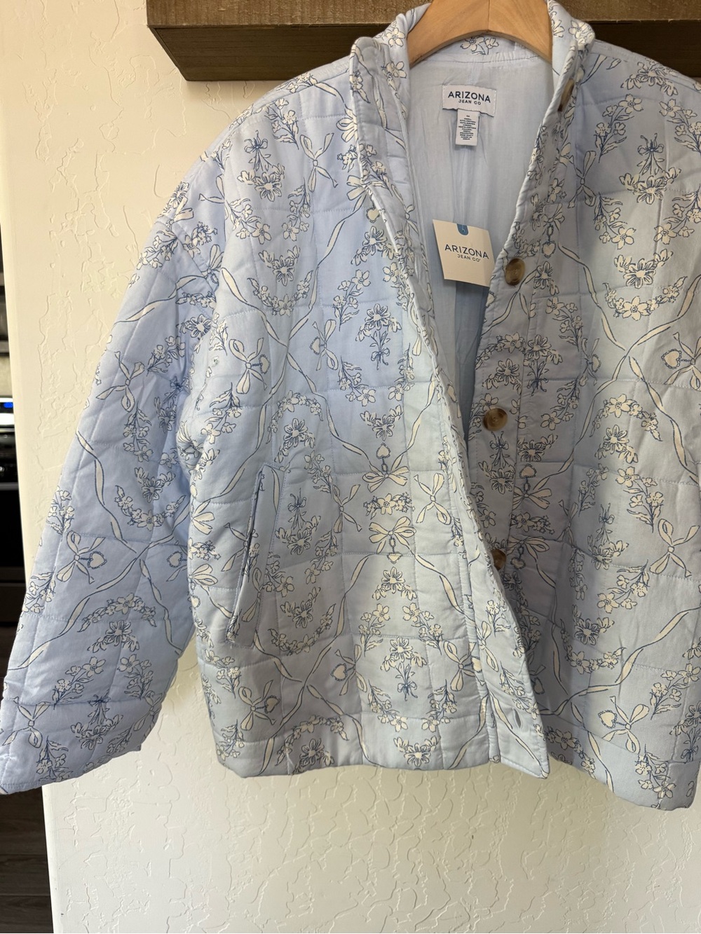 Arizona|Soft Pale Blue Ditsy Floral Quilted Jacket,buttons up•••NWT,size medium